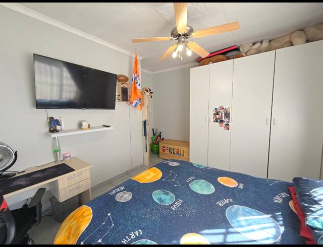 3 bed property to rent in VILLIERIA